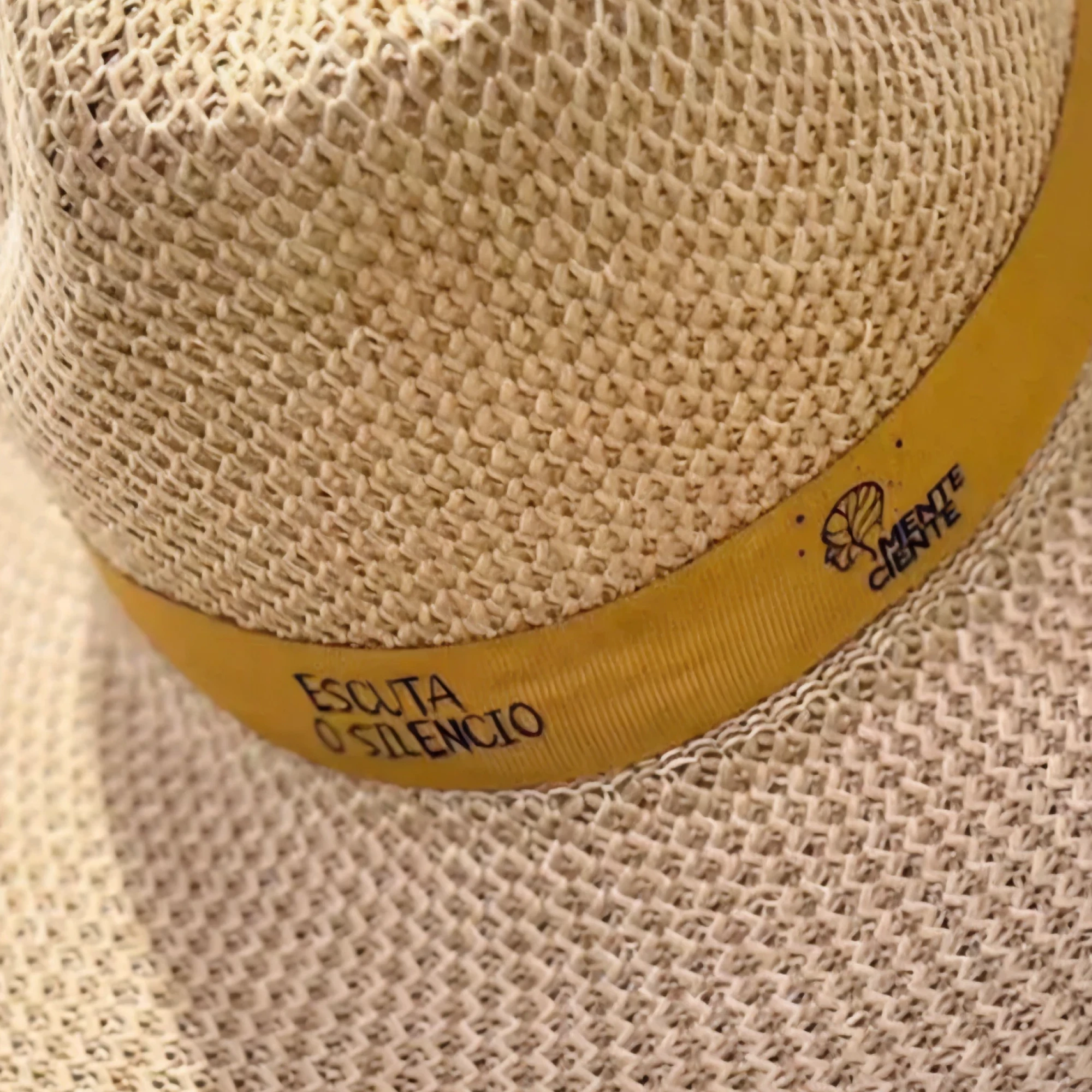 Chapéu “Escuta o Silêncio” 1